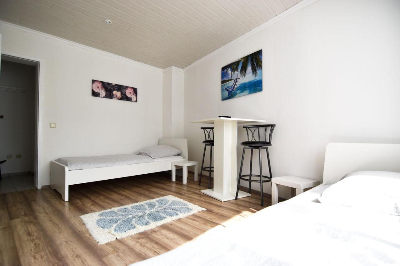 Cozy Worker Apartments Niederkassel Esterno foto